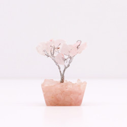 Mini árvore de pedras preciosas sobre base de orgonite - Quartzo rosa (15 pedras)