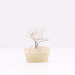 Mini árvore de pedras preciosas numa base de orgonite - Quartzo de rocha (15 pedras)