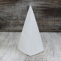 Pirámide de selenita - 10 cm