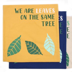 Almofada de algodão estampada - We Are Leaves - Amarelo, azul e natural