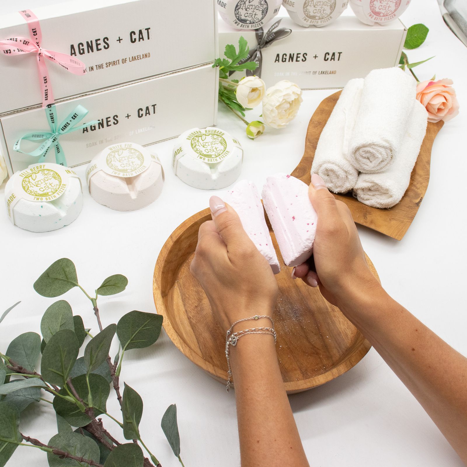 Conjunto regalo de bombas de baño efervescentes con fragancia distintiva de Agnes + Cat - Imagen 7