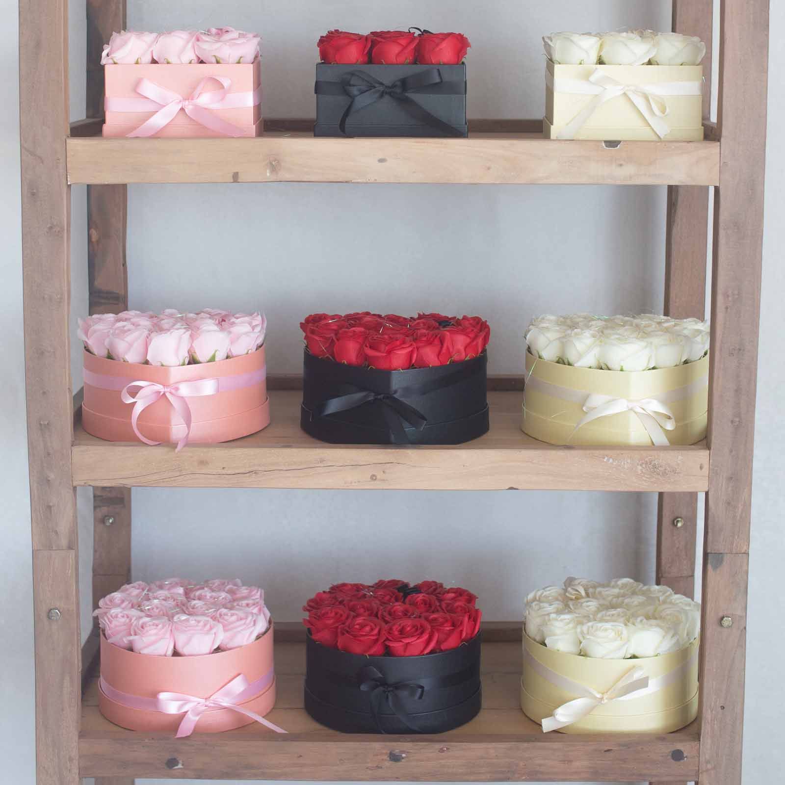 Caja de Regalo - Flor de Jabón 9 Rosas Crema - cuadrado - Imagen 7