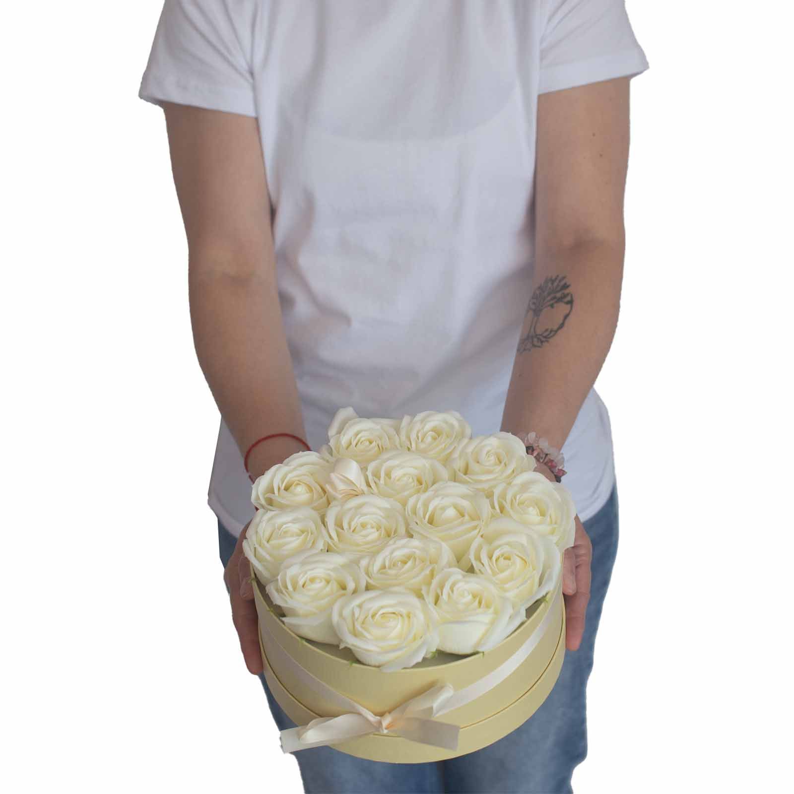 Caja de Regalo - Flor de Jabón 9 Rosas Crema - cuadrado - Imagen 4