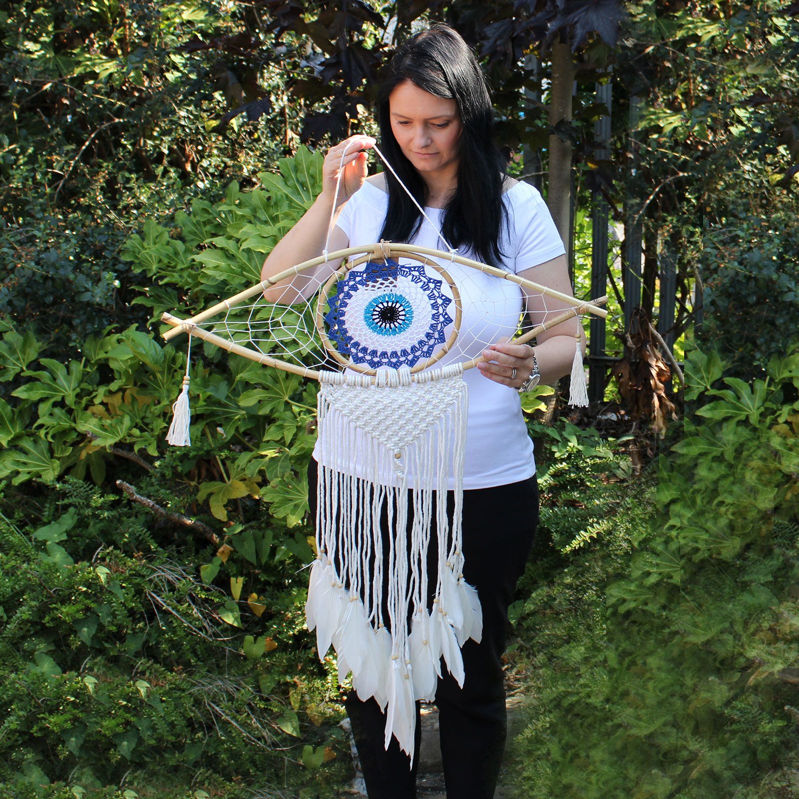 Atrapasueños - Lrg Macramé Ojo Azul / Blanco / Rosa - Imagen 4
