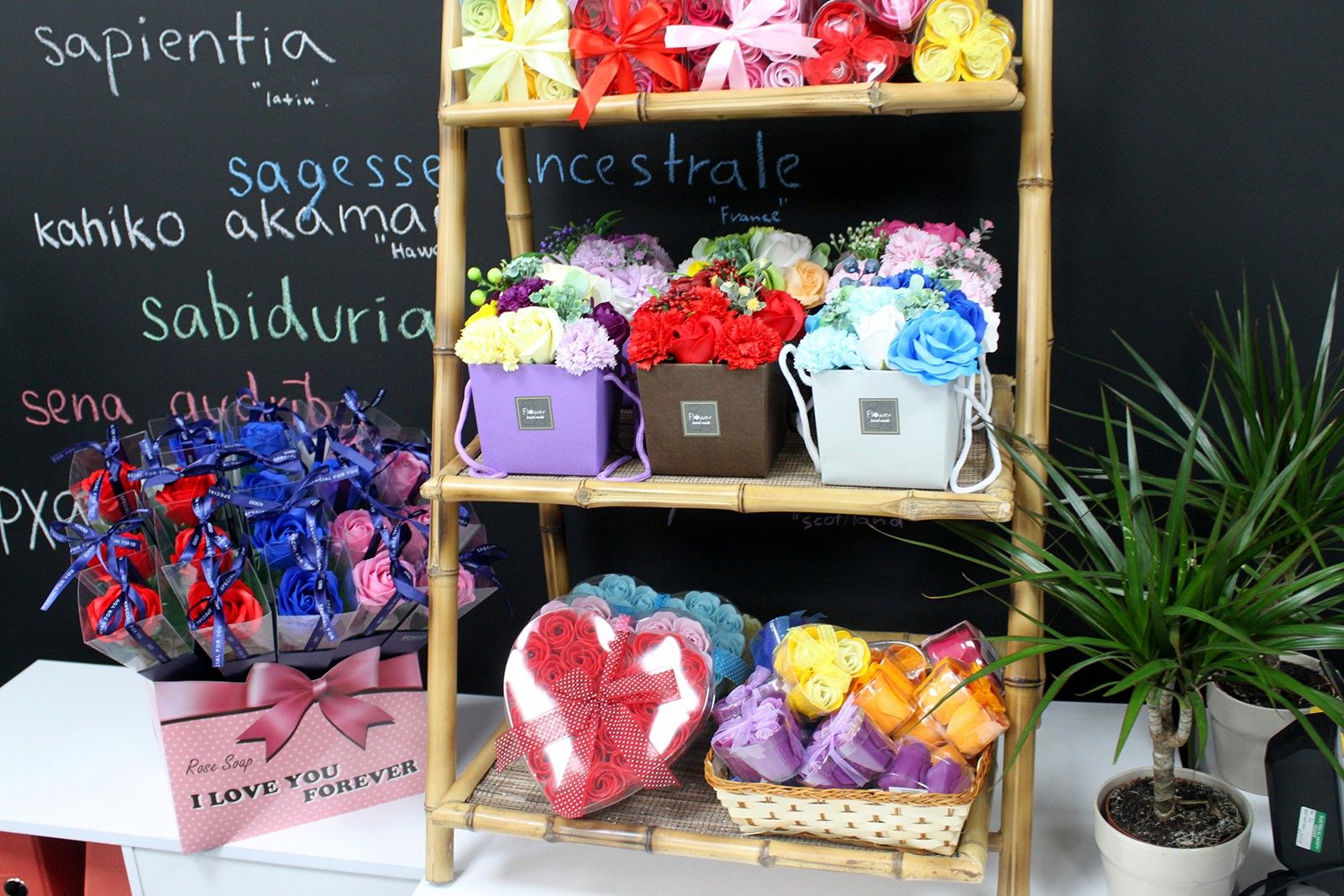 Set de 3 flores de Jabón caja corazón - Rosas Rojas - Imagen 4