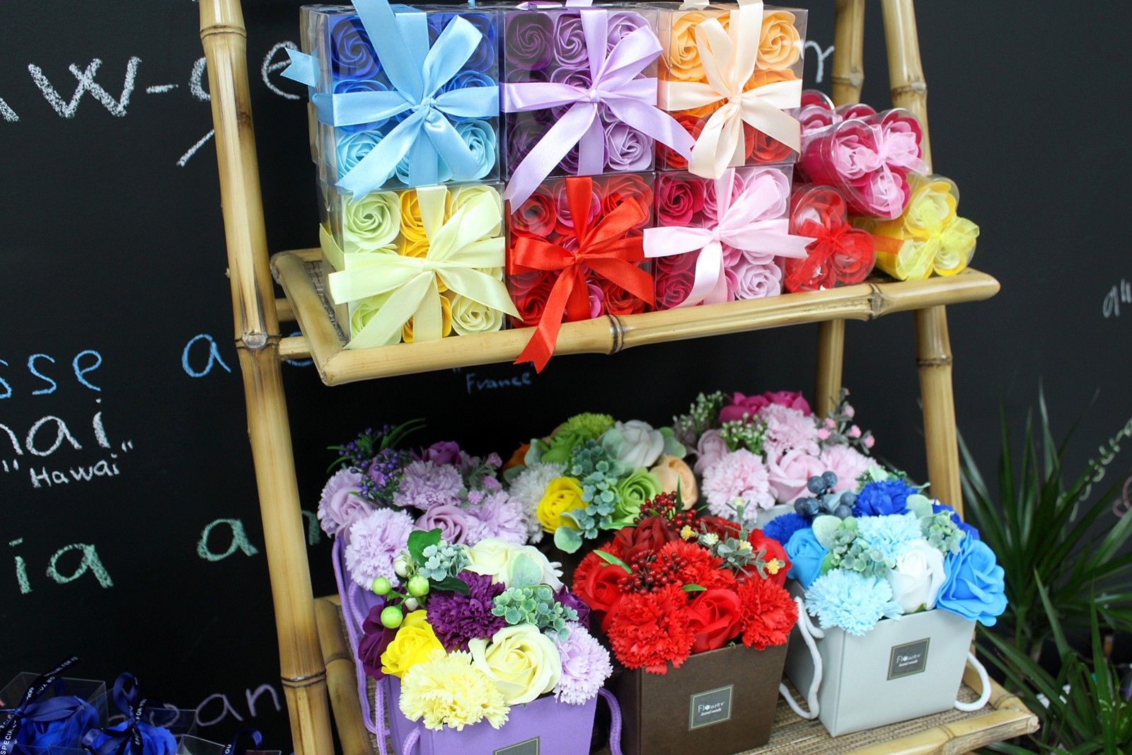 Set de 3 flores de Jabón caja corazón - Rosas Rojas - Imagen 3