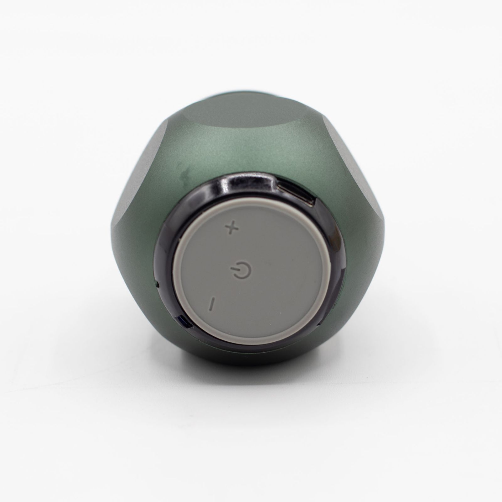 Altavoz mini verde con gancho para acampar - Imagen 8