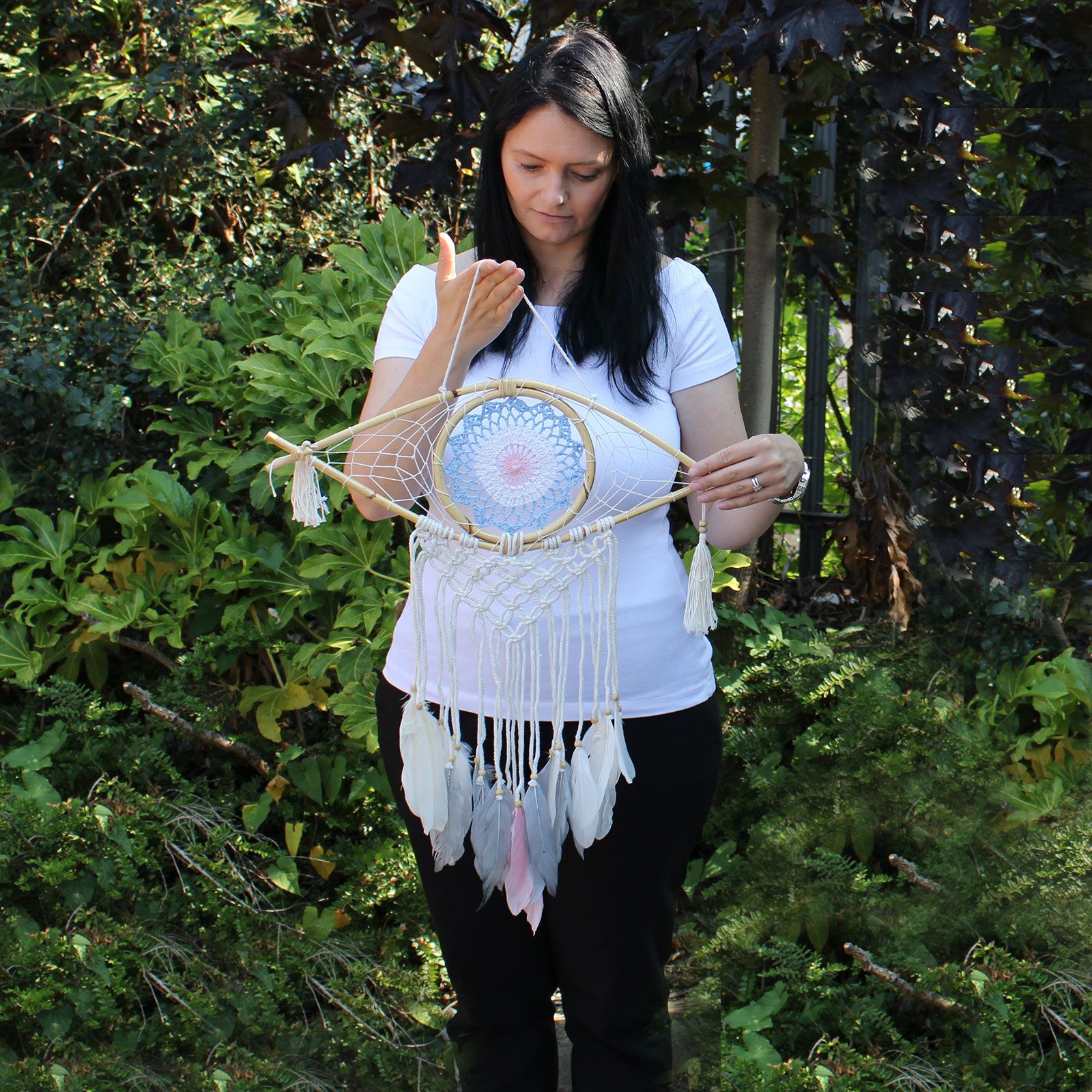 Atrapasueños - Med Macramé Eye Blanco / Azul / Gris - Imagen 3